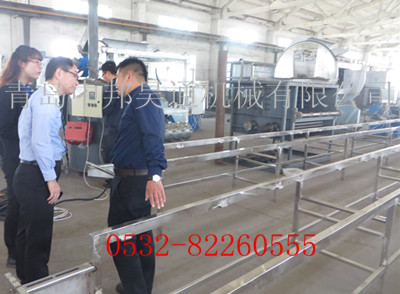 外國(guó)客戶蒞臨我公司購(gòu)買屠宰設(shè)備